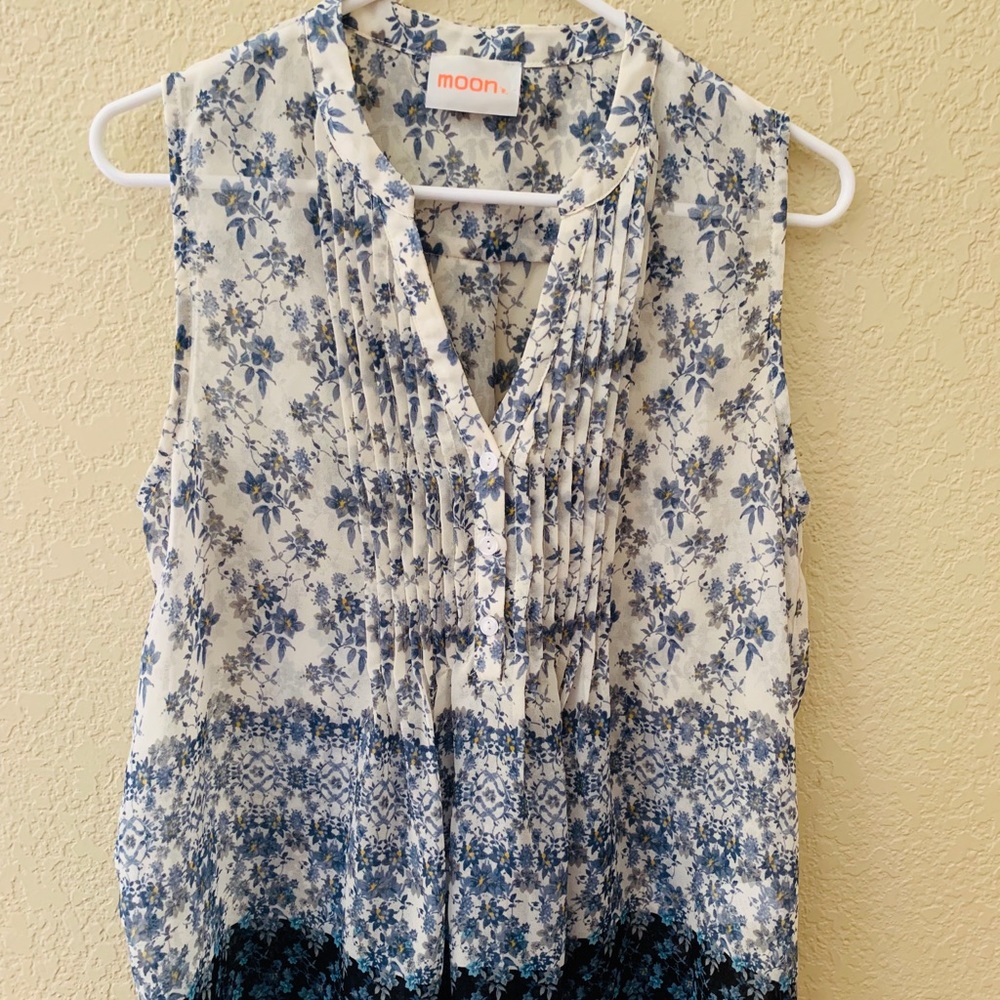 Sleeveless blouse